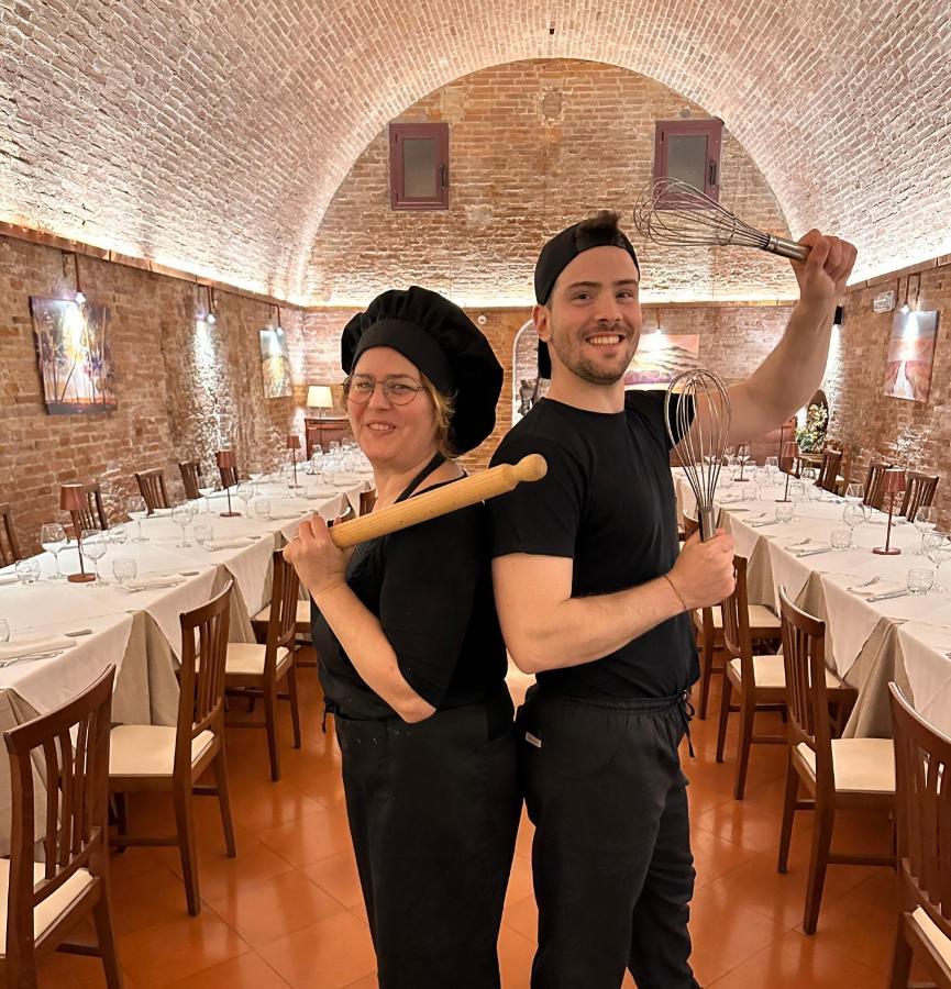 Hotel Ristorante Borgo Antico Monteroni dʼArbia Exterior foto
