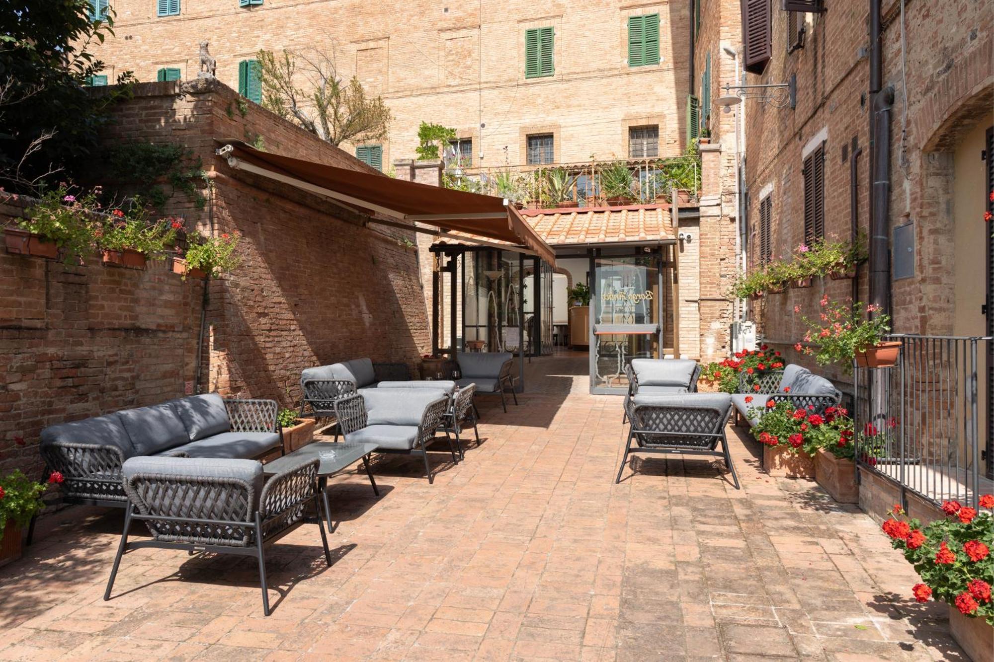 Hotel Ristorante Borgo Antico Monteroni dʼArbia Exterior foto