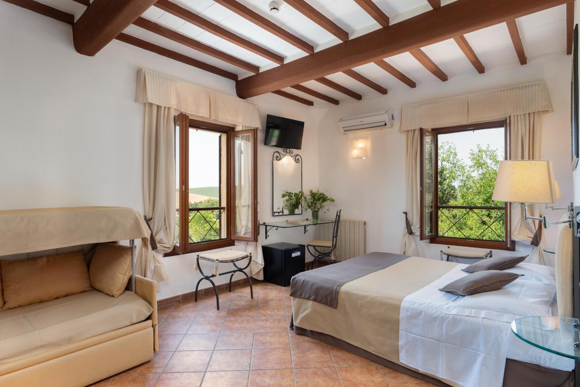 Hotel Ristorante Borgo Antico Monteroni dʼArbia Exterior foto